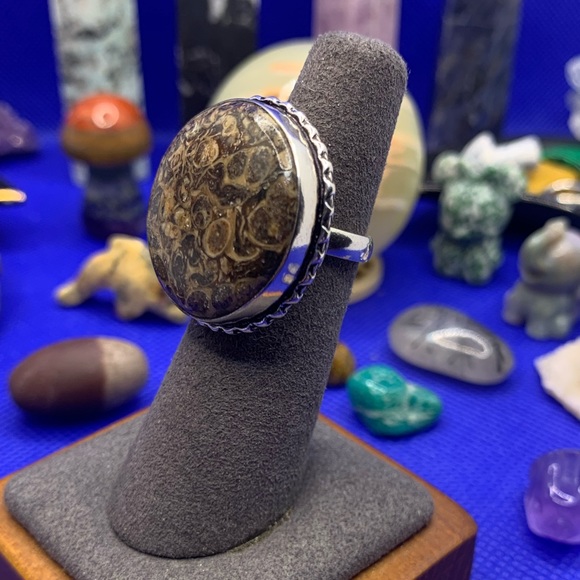 Comfort Curl Adjustable Large Round Turritella Ring! GLOWS UNDER BLACKLIGHT! - Picture 3 of 16